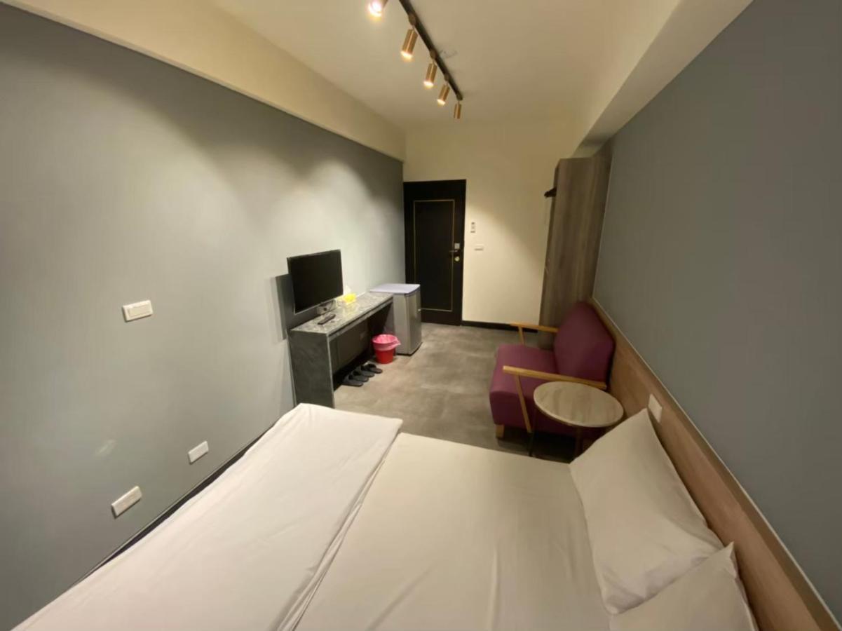 Fengjia Gift Box Homestay Taichung Eksteriør billede