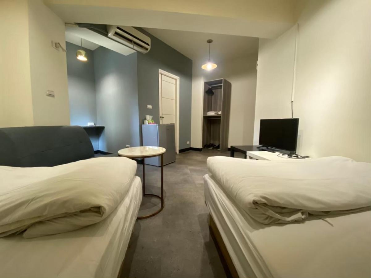 Fengjia Gift Box Homestay Taichung Eksteriør billede
