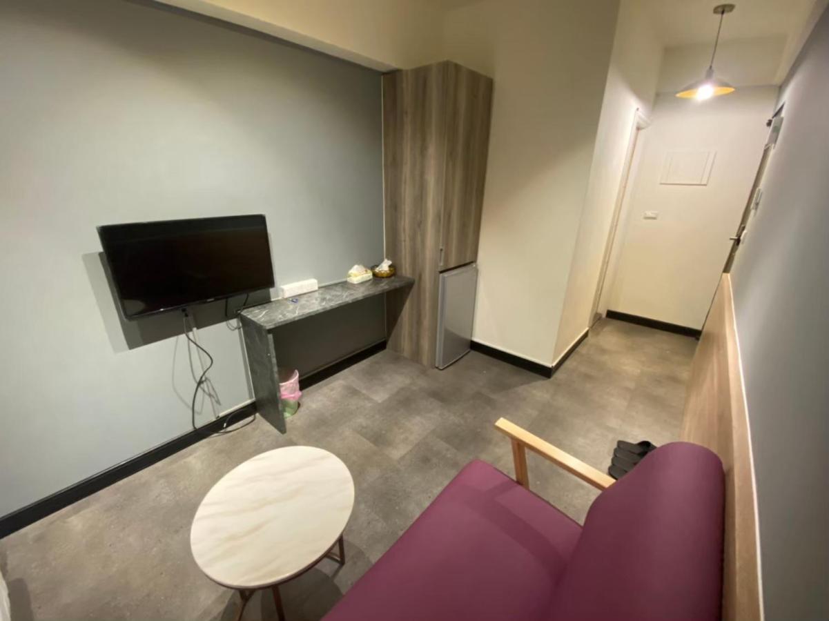 Fengjia Gift Box Homestay Taichung Eksteriør billede