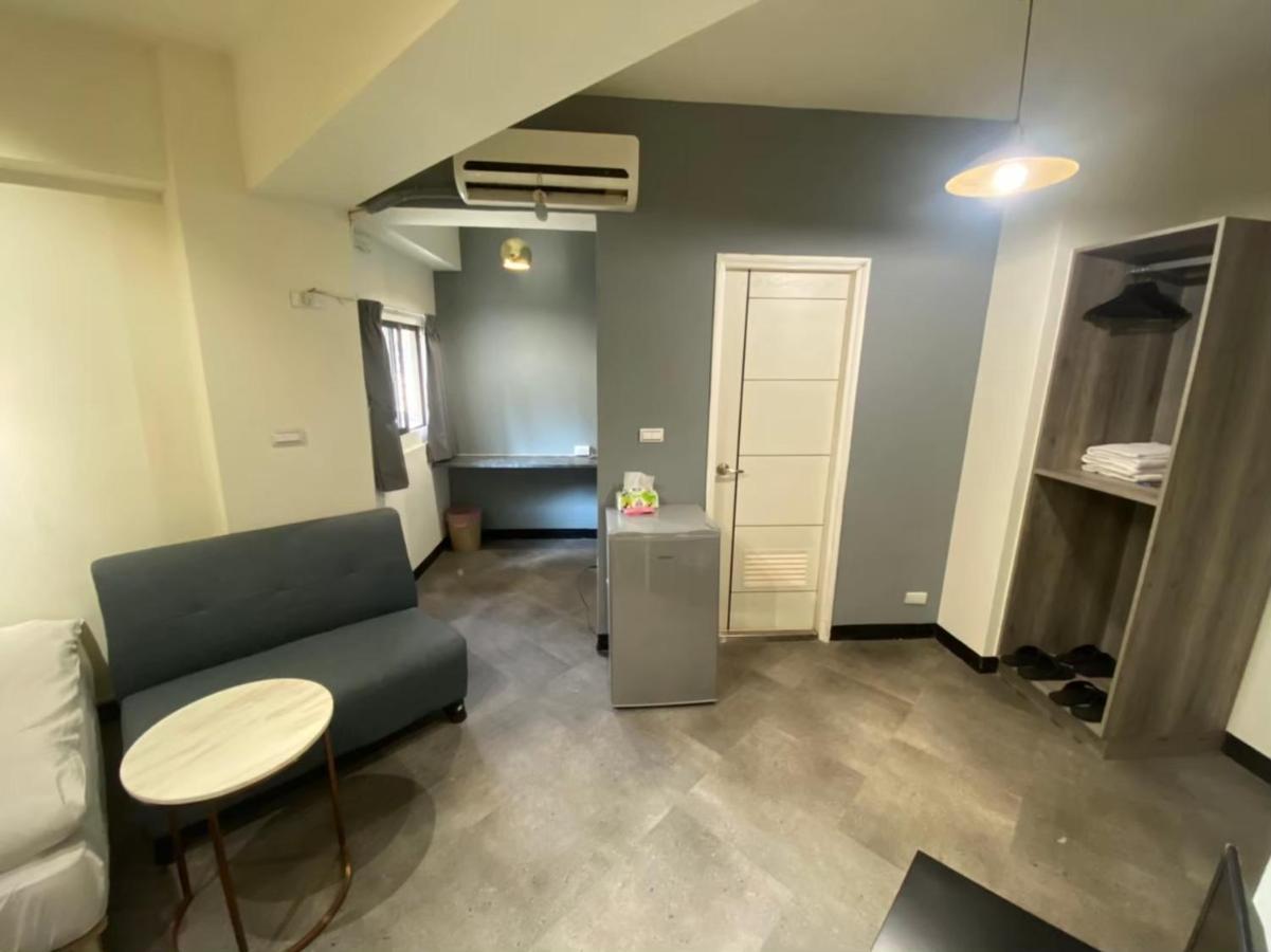 Fengjia Gift Box Homestay Taichung Eksteriør billede