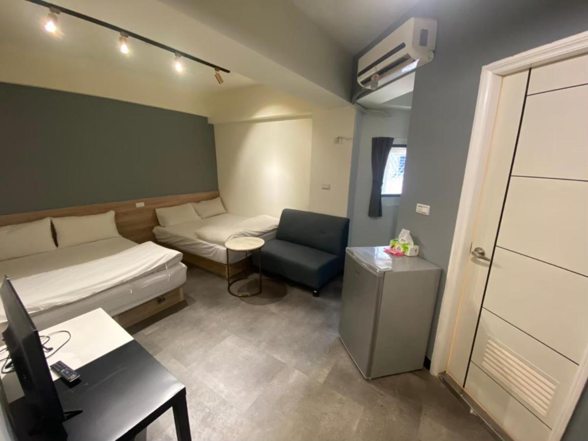 Fengjia Gift Box Homestay Taichung Eksteriør billede