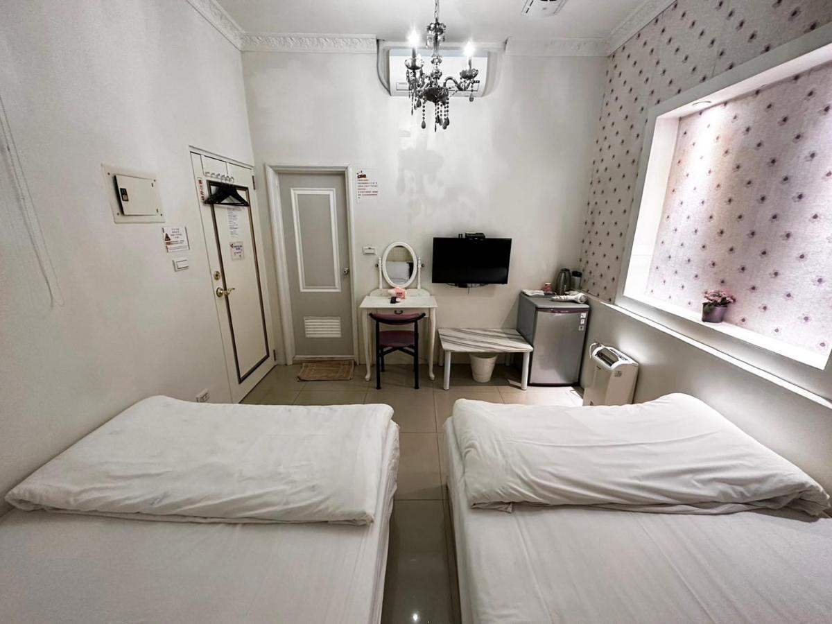 Fengjia Gift Box Homestay Taichung Eksteriør billede