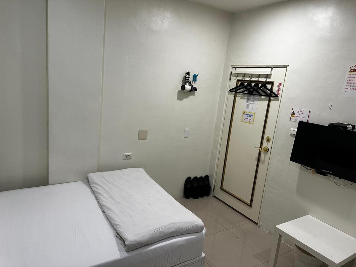 Fengjia Gift Box Homestay Taichung Eksteriør billede