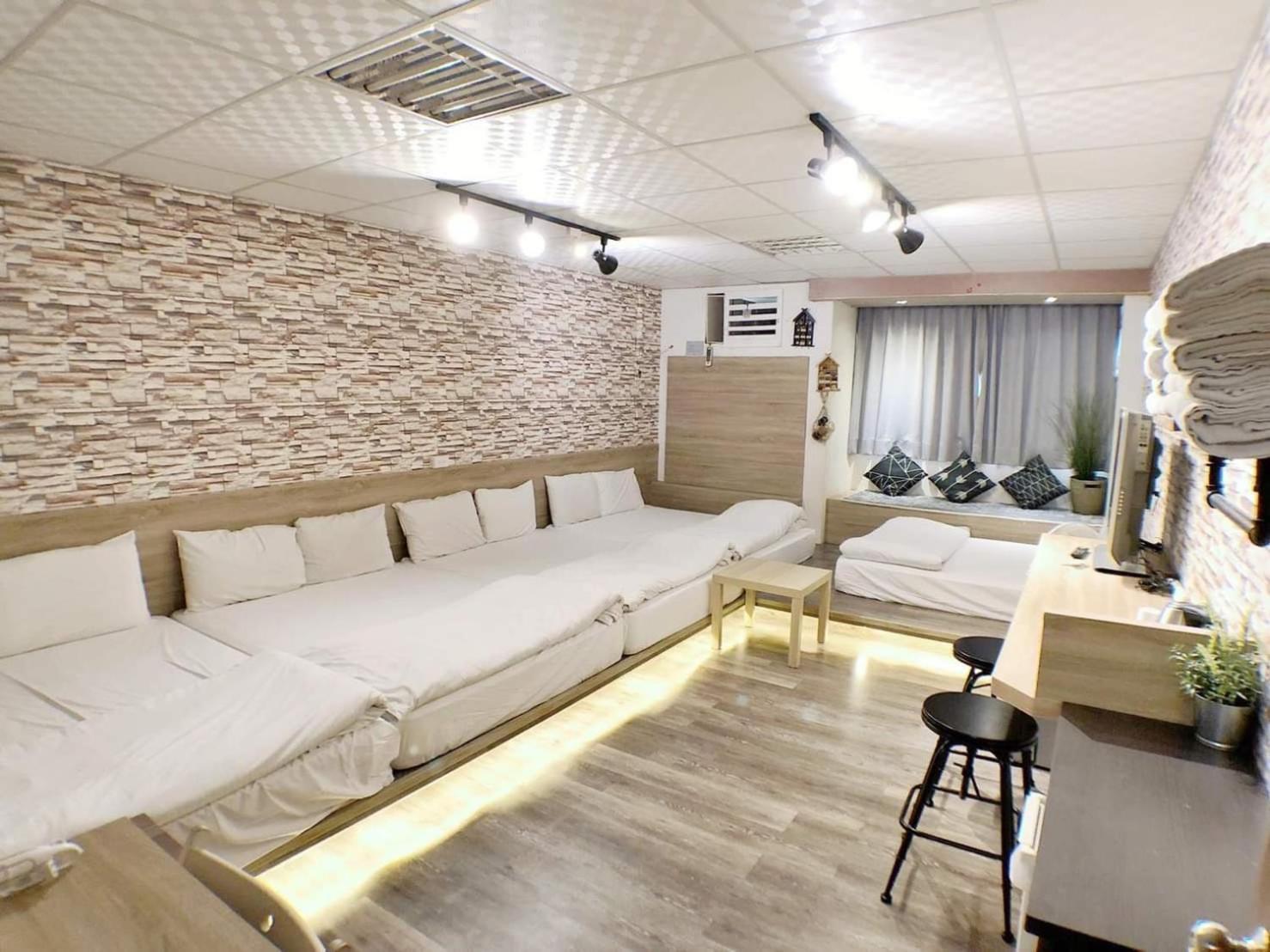 Fengjia Gift Box Homestay Taichung Eksteriør billede