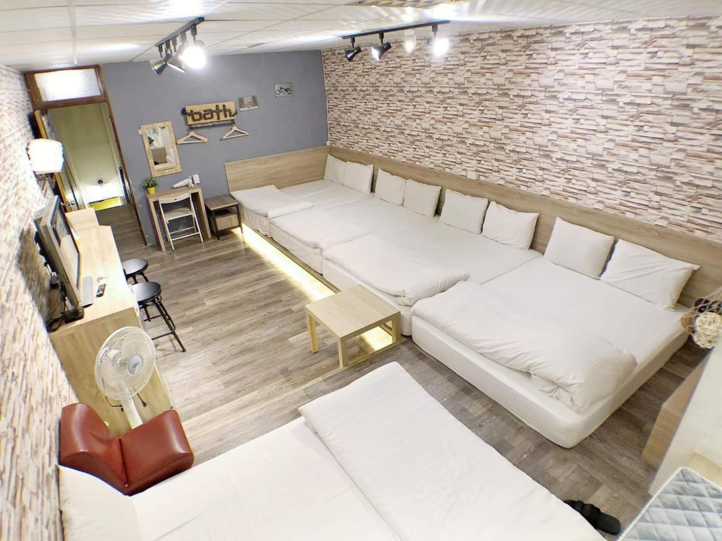Fengjia Gift Box Homestay Taichung Eksteriør billede