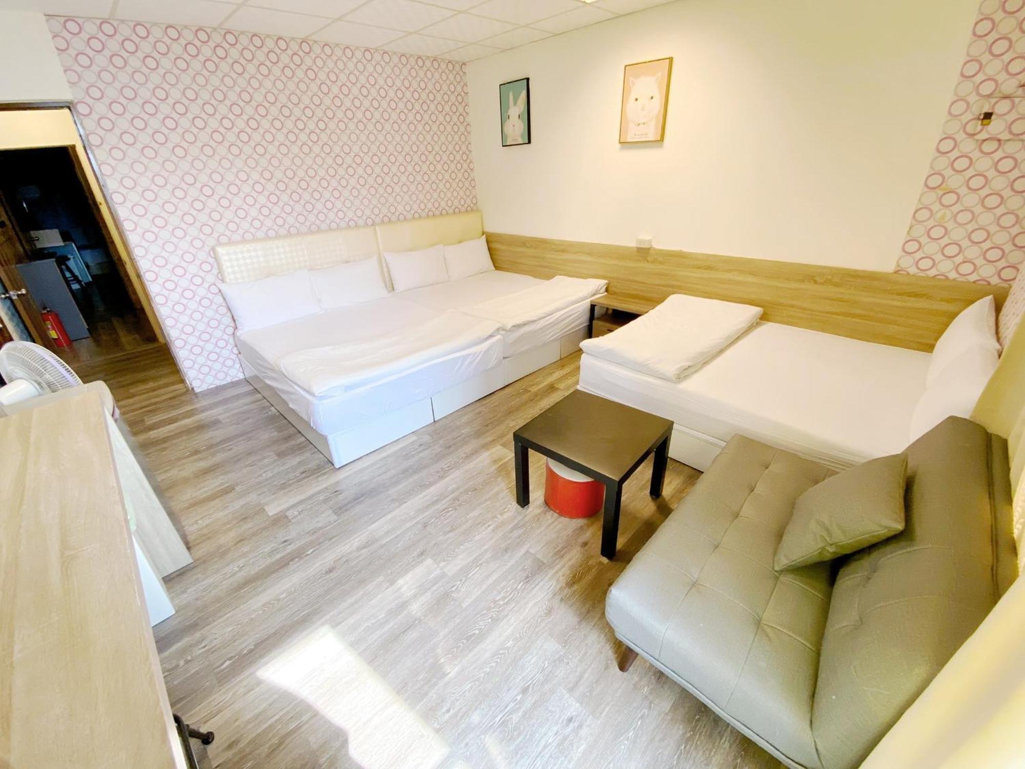 Fengjia Gift Box Homestay Taichung Eksteriør billede